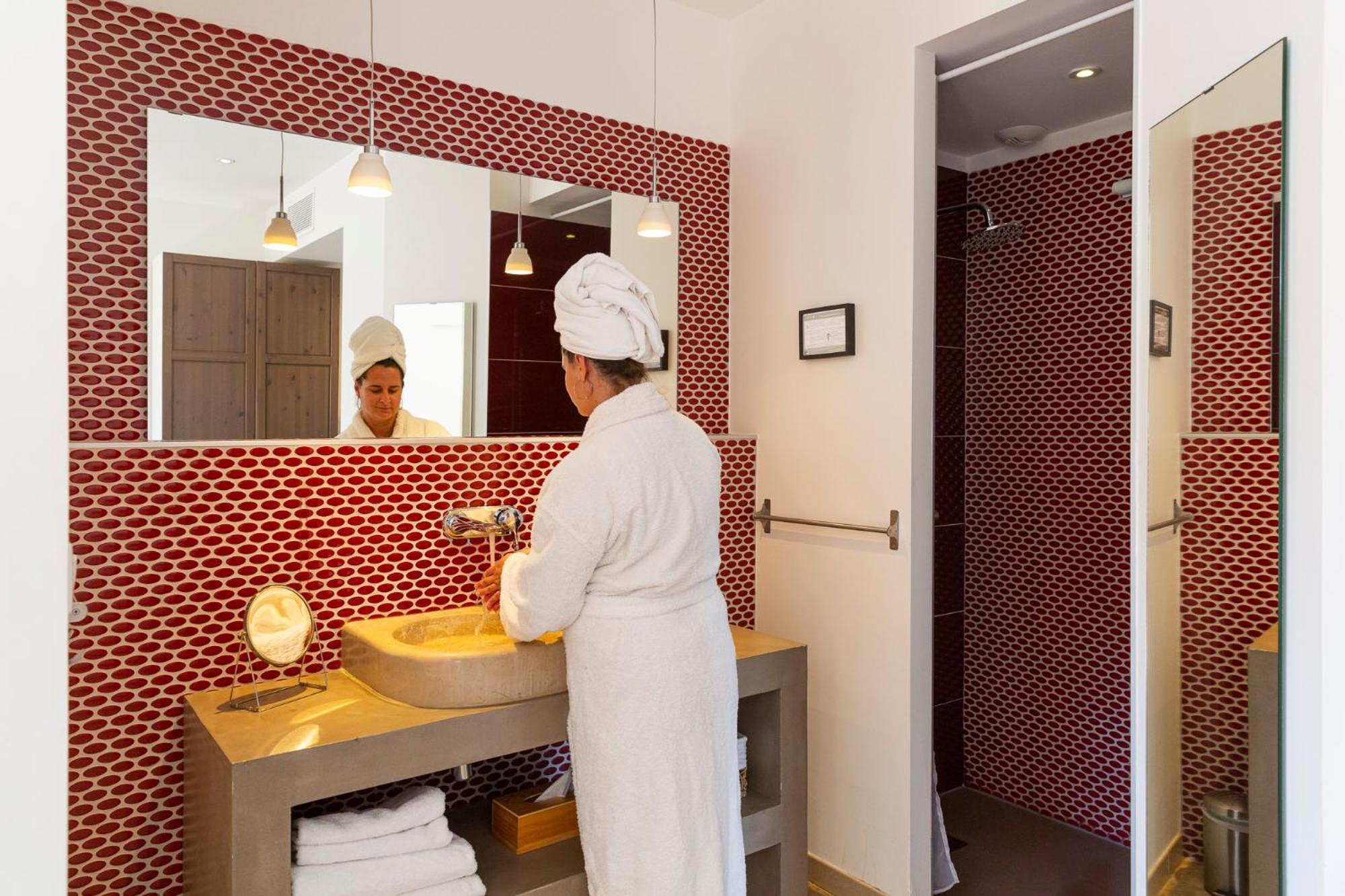 Hotel 96 Marseille Bagian luar foto