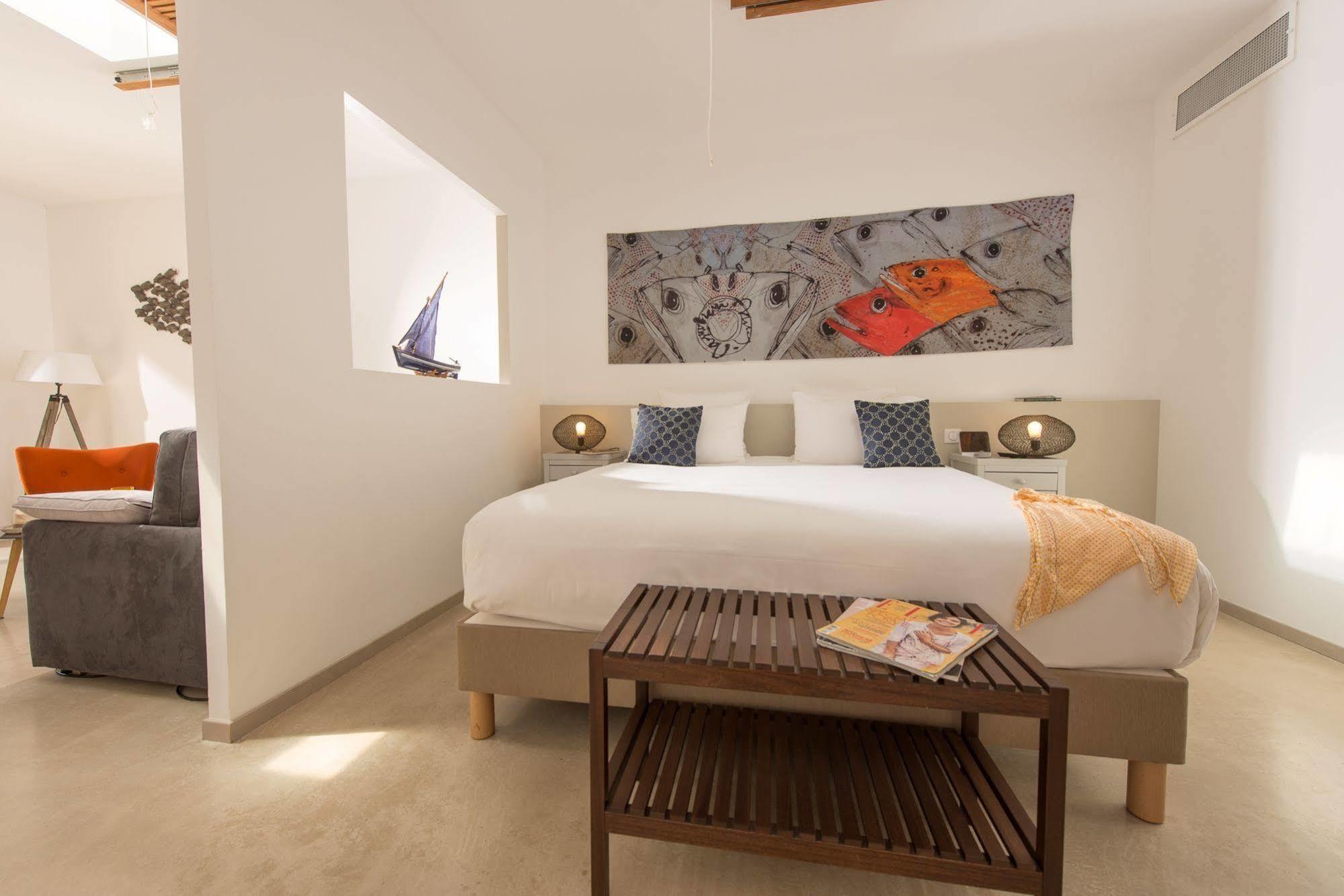 Hotel 96 Marseille Bagian luar foto