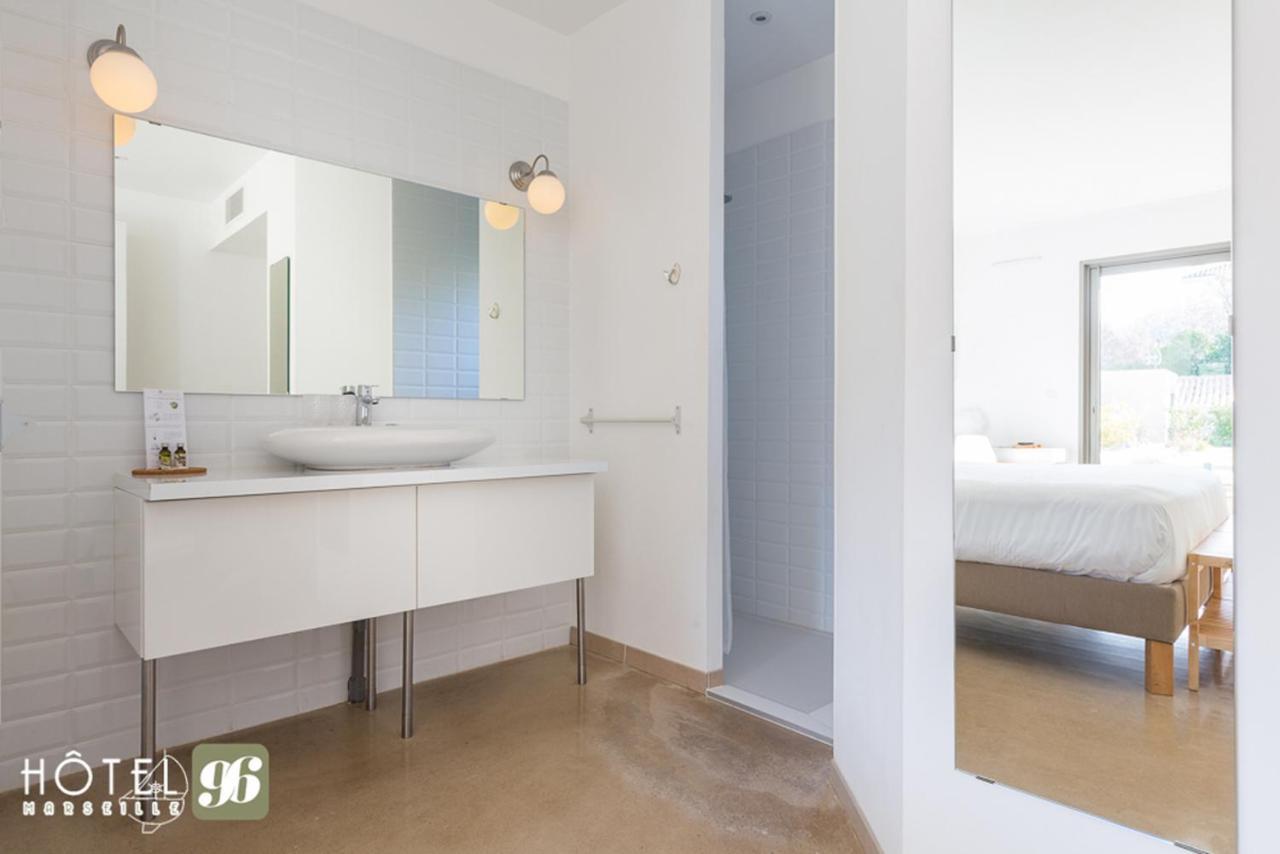 Hotel 96 Marseille Bagian luar foto